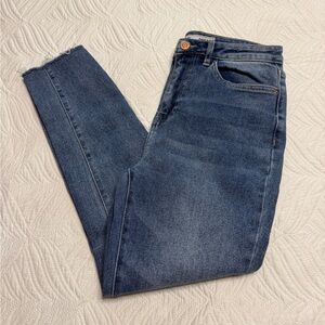 YMI Dream Women’s Blue Distressed Stretch Skinny Jeans. Size 29